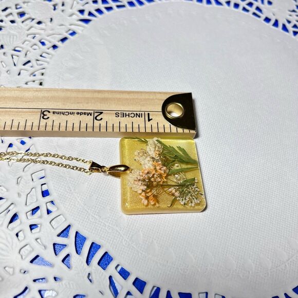 Dried Flower Square Pendant Necklace Orange White Flower 20"  Chain Artisan Made - Picture 5 of 6